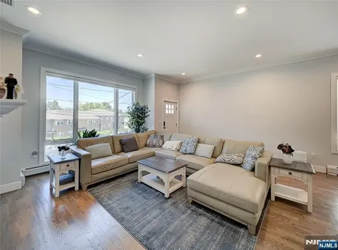 403 Northwood Way Palisades Park NJ 07650