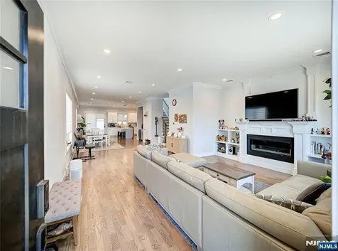 403 Northwood Way Palisades Park NJ 07650