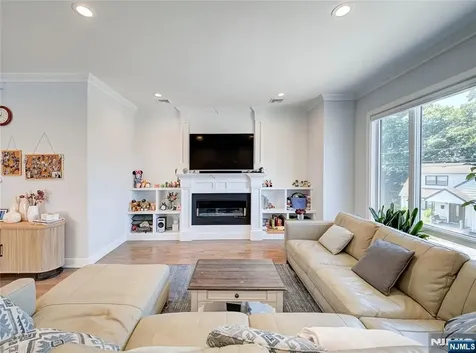 403 Northwood Way Palisades Park NJ 07650