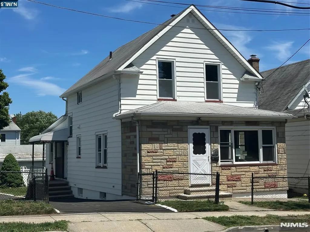 70 Chestnut Garfield NJ 07026