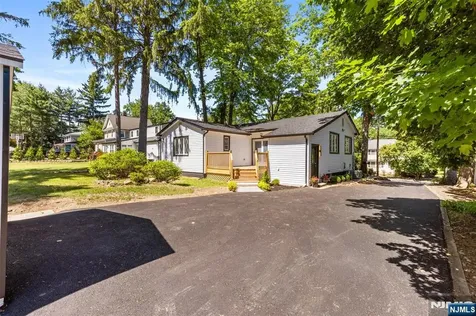137 Myrtle Avenue Allendale NJ 07401