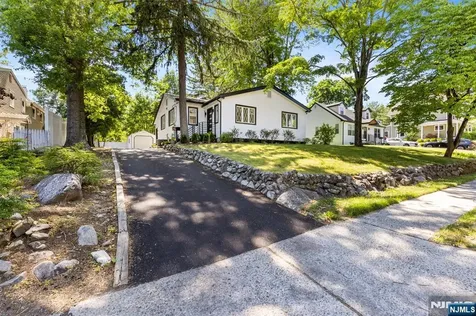 137 Myrtle Avenue Allendale NJ 07401