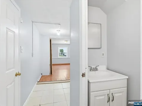 27 Carolyn Road Belleville NJ 07109