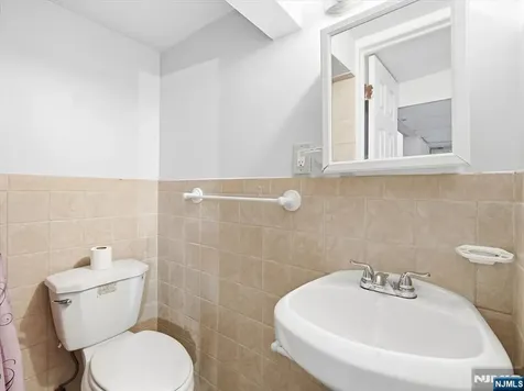 27 Carolyn Road Belleville NJ 07109