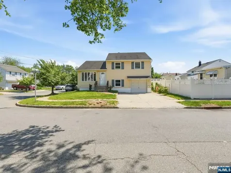 27 Carolyn Road Belleville NJ 07109