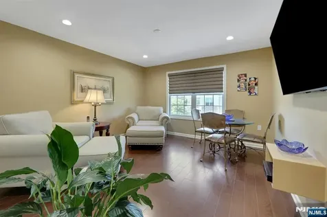 78 Autumn Way Montvale NJ 07645