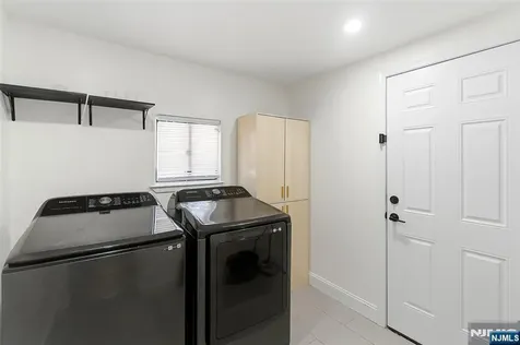 22 8th Avenue Newark NJ 07104