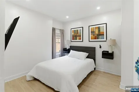 22 8th Avenue Newark NJ 07104