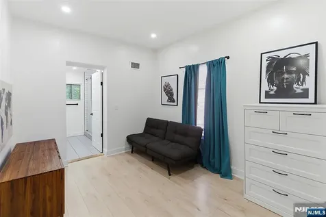 22 8th Avenue Newark NJ 07104