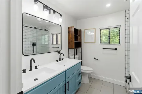 22 8th Avenue Newark NJ 07104