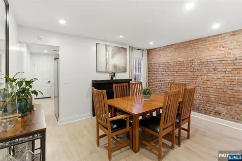 22 8th Avenue Newark NJ 07104
