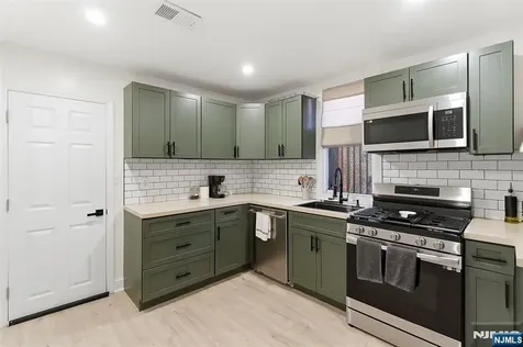 22 8th Avenue Newark NJ 07104