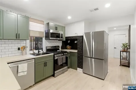 22 8th Avenue Newark NJ 07104