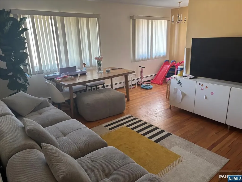 423 Walker Fairview NJ 07022