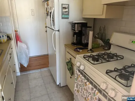 423 Walker Fairview NJ 07022