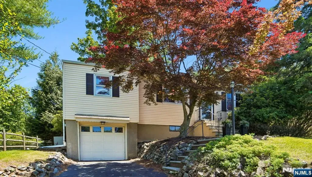 74 Minnehaha Oakland NJ 07436