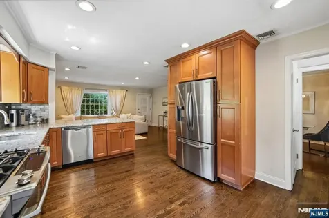 74 Minnehaha Oakland NJ 07436