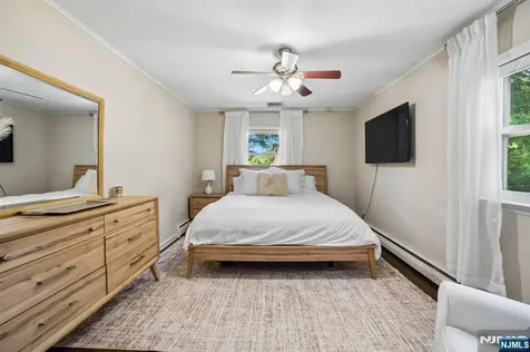 74 Minnehaha Oakland NJ 07436