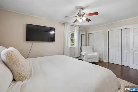 74 Minnehaha Oakland NJ 07436
