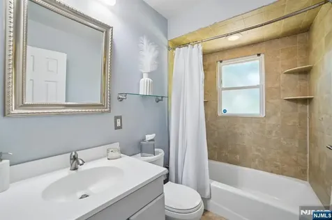 74 Minnehaha Oakland NJ 07436