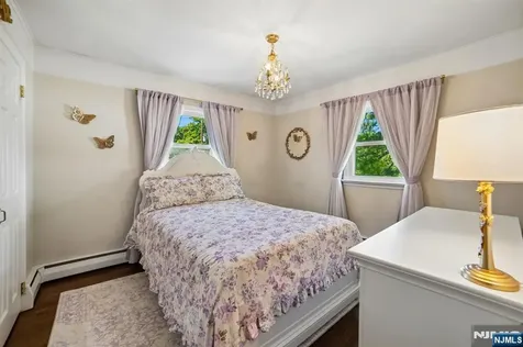 74 Minnehaha Oakland NJ 07436