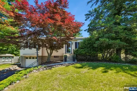 74 Minnehaha Oakland NJ 07436