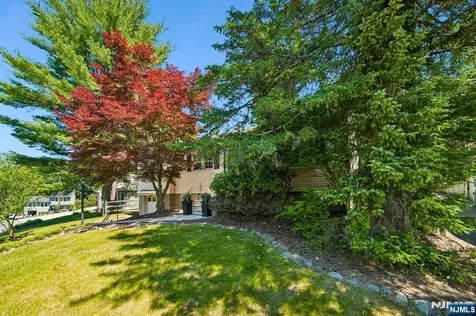 74 Minnehaha Oakland NJ 07436