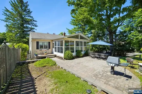 74 Minnehaha Oakland NJ 07436