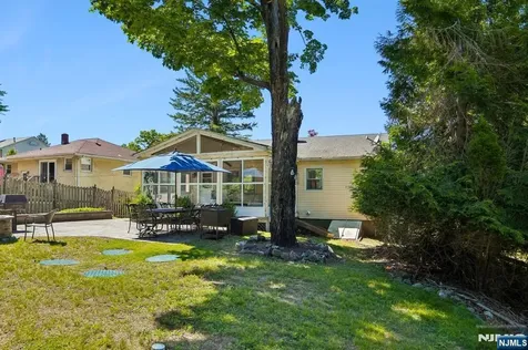 74 Minnehaha Oakland NJ 07436