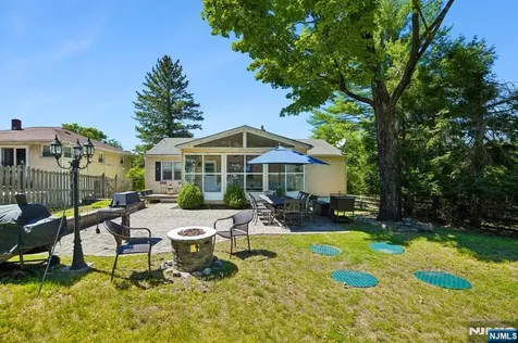 74 Minnehaha Oakland NJ 07436