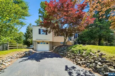 74 Minnehaha Oakland NJ 07436