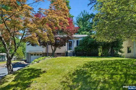 74 Minnehaha Oakland NJ 07436