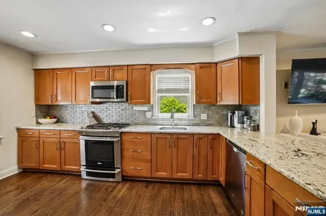 74 Minnehaha Oakland NJ 07436