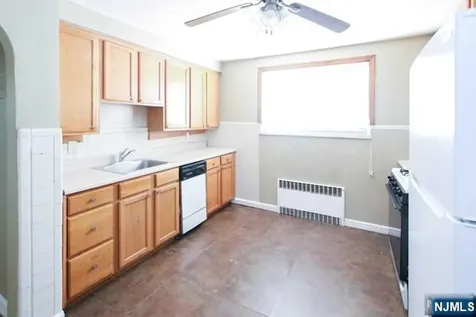 1 Park Avenue North Arlington NJ 07031