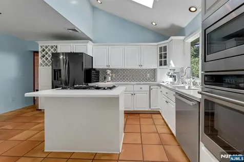 348 Highwood Avenue Glen Rock NJ 07452
