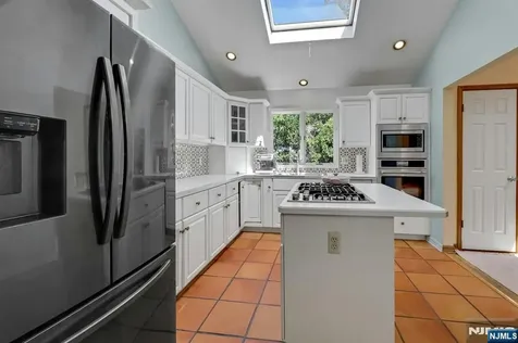 348 Highwood Avenue Glen Rock NJ 07452