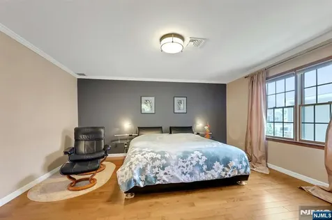 348 Highwood Avenue Glen Rock NJ 07452