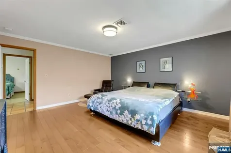 348 Highwood Avenue Glen Rock NJ 07452