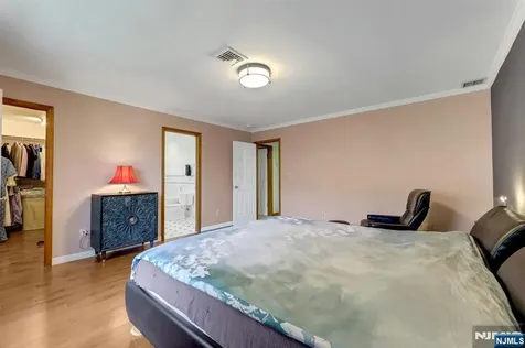348 Highwood Avenue Glen Rock NJ 07452