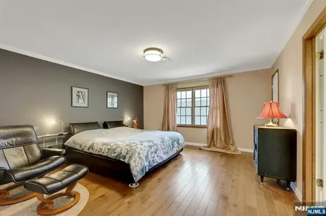 348 Highwood Avenue Glen Rock NJ 07452