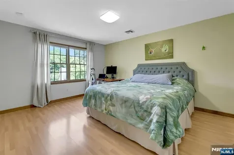 348 Highwood Avenue Glen Rock NJ 07452