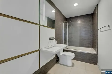 348 Highwood Avenue Glen Rock NJ 07452