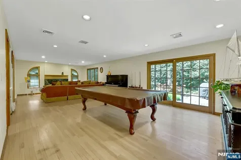348 Highwood Avenue Glen Rock NJ 07452