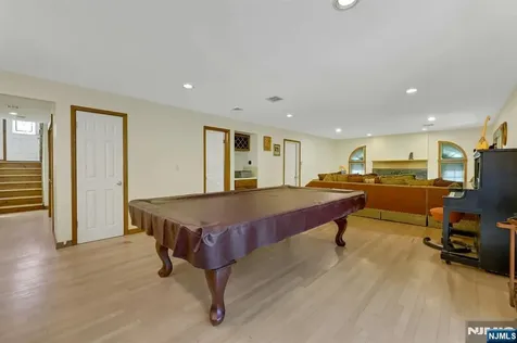 348 Highwood Avenue Glen Rock NJ 07452