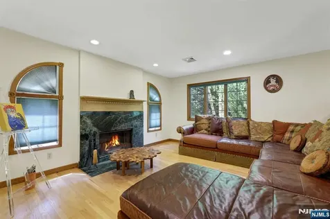 348 Highwood Avenue Glen Rock NJ 07452