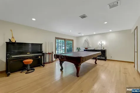 348 Highwood Avenue Glen Rock NJ 07452