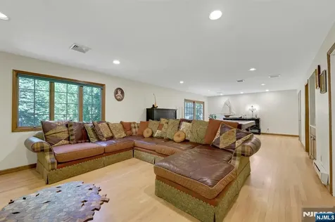 348 Highwood Avenue Glen Rock NJ 07452
