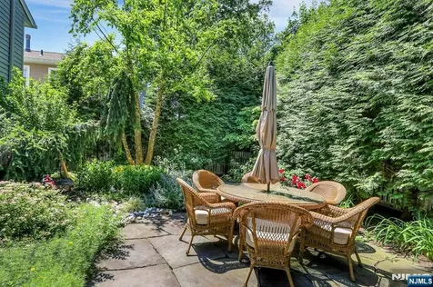348 Highwood Avenue Glen Rock NJ 07452