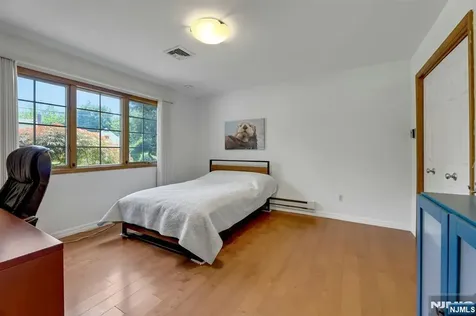 348 Highwood Avenue Glen Rock NJ 07452