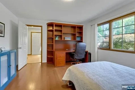 348 Highwood Avenue Glen Rock NJ 07452